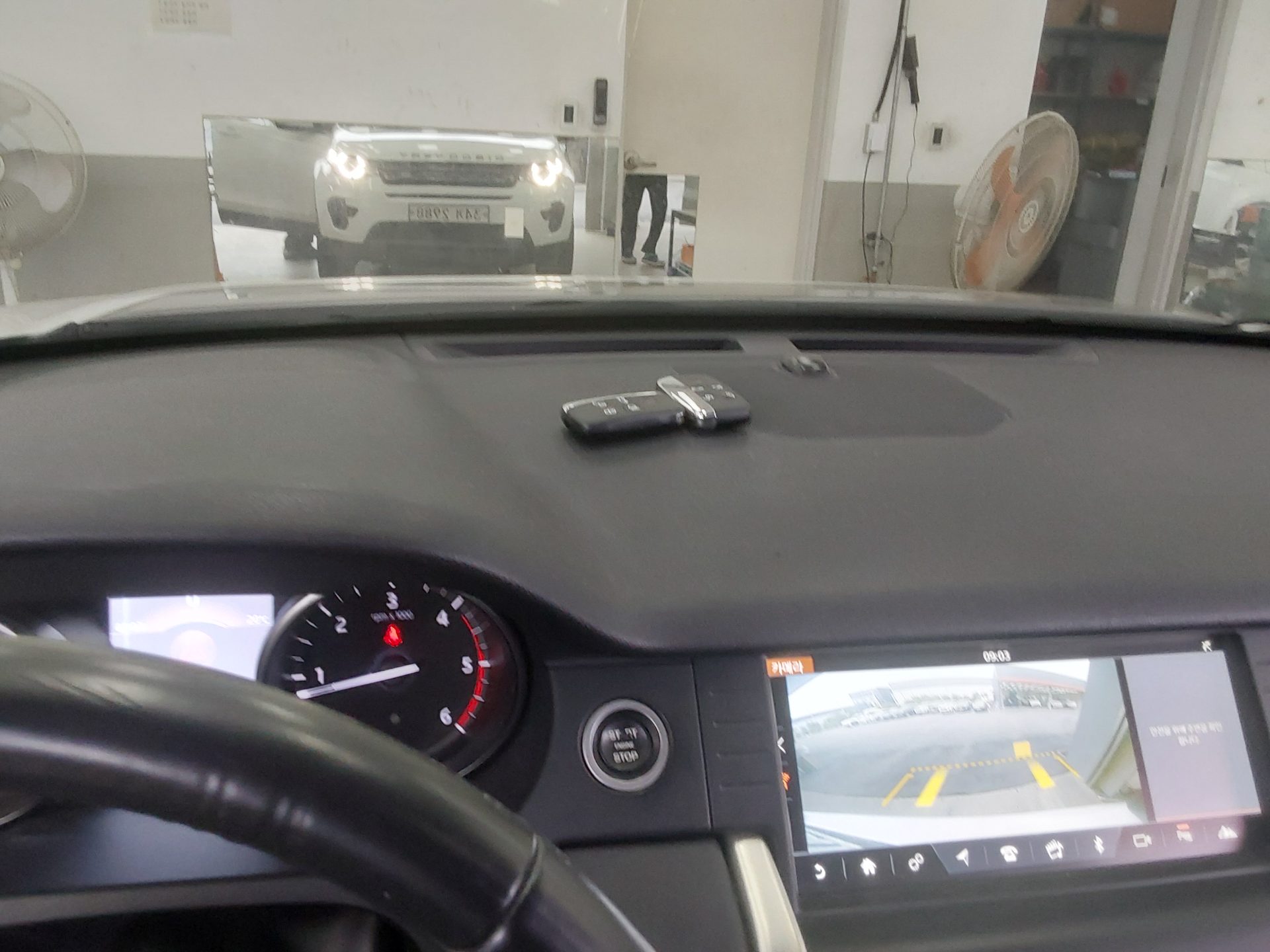 2018 - land rover discovery