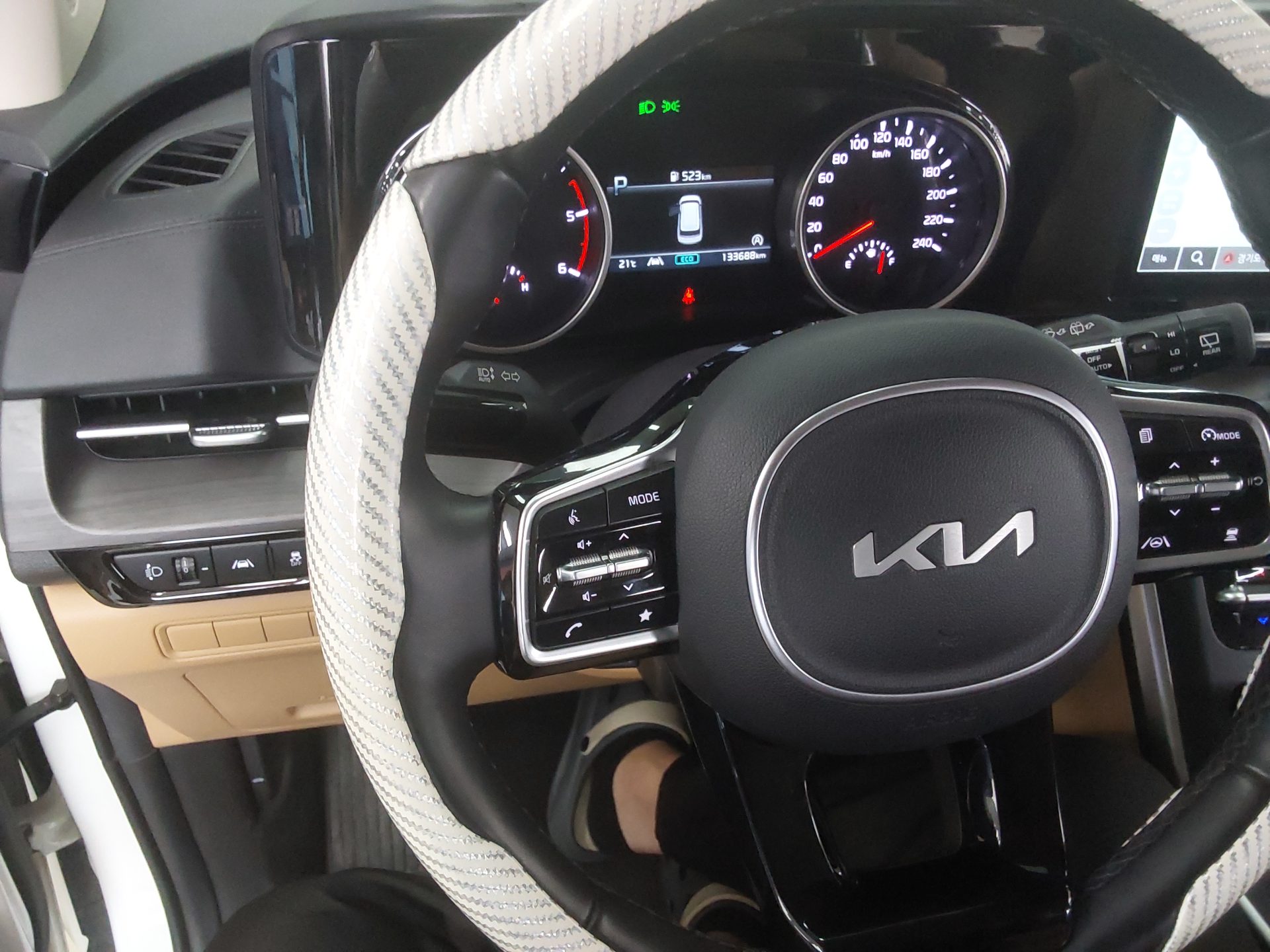 2023 - kia carnival