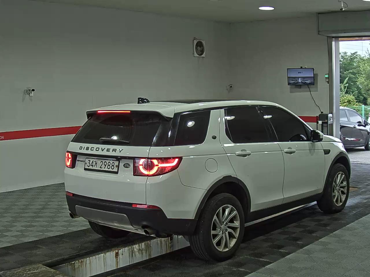 2018 - land rover discovery