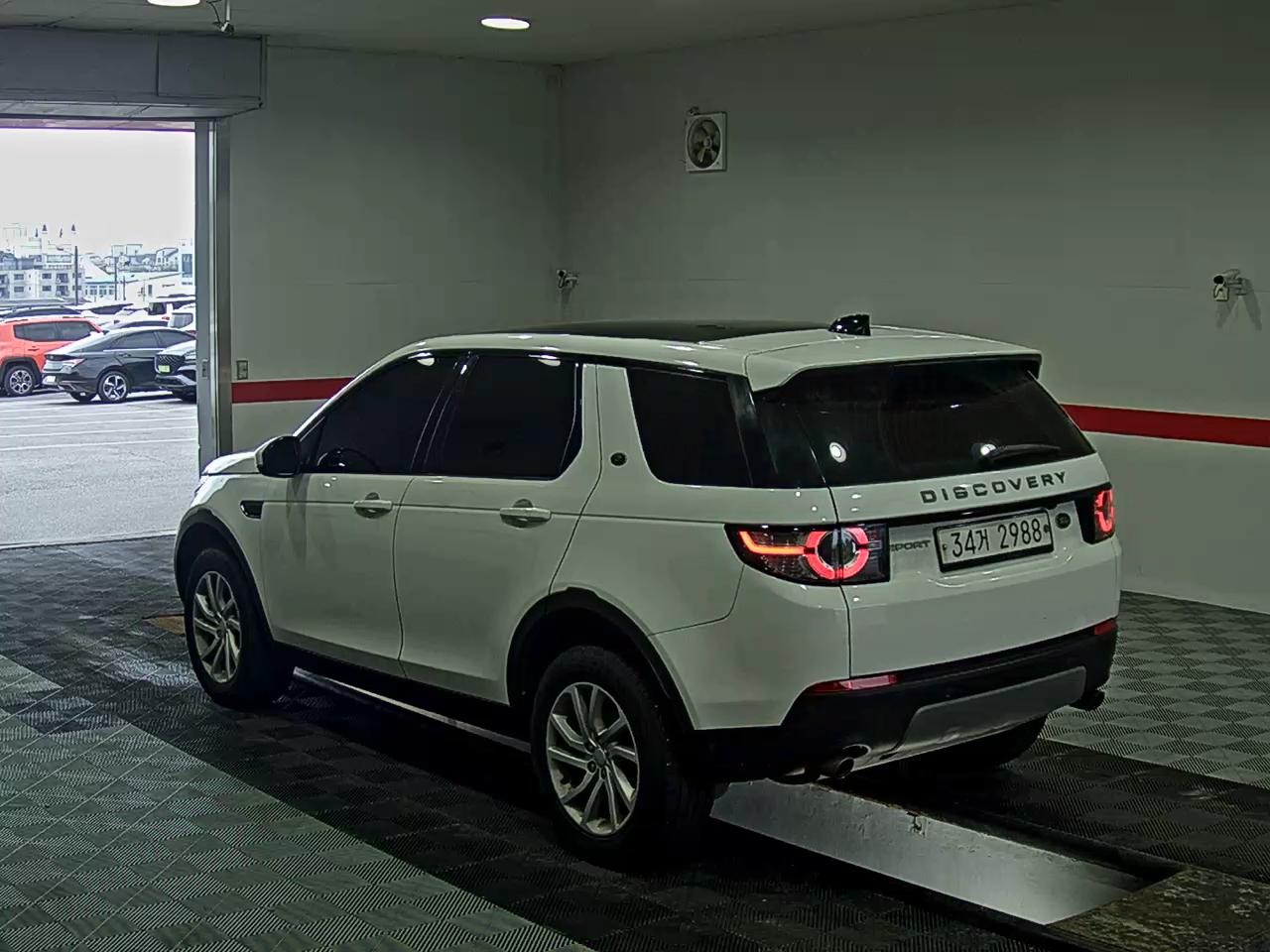 2018 - land rover discovery