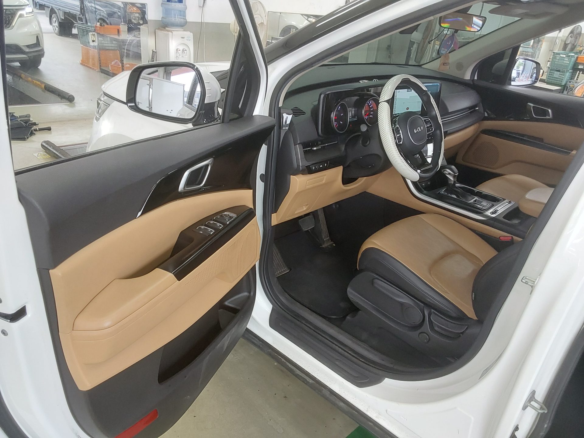 2023 - kia carnival
