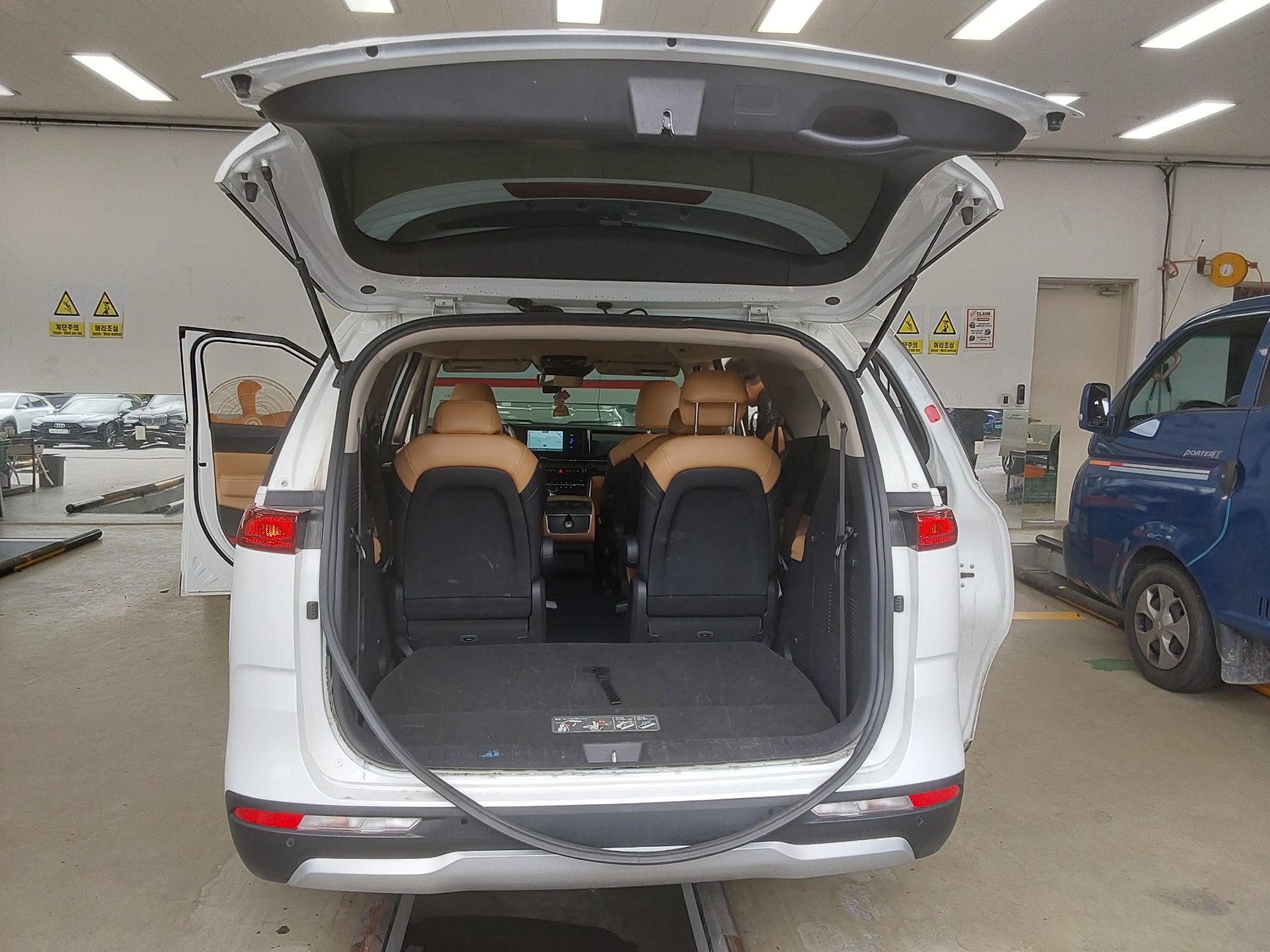 2023 - kia carnival