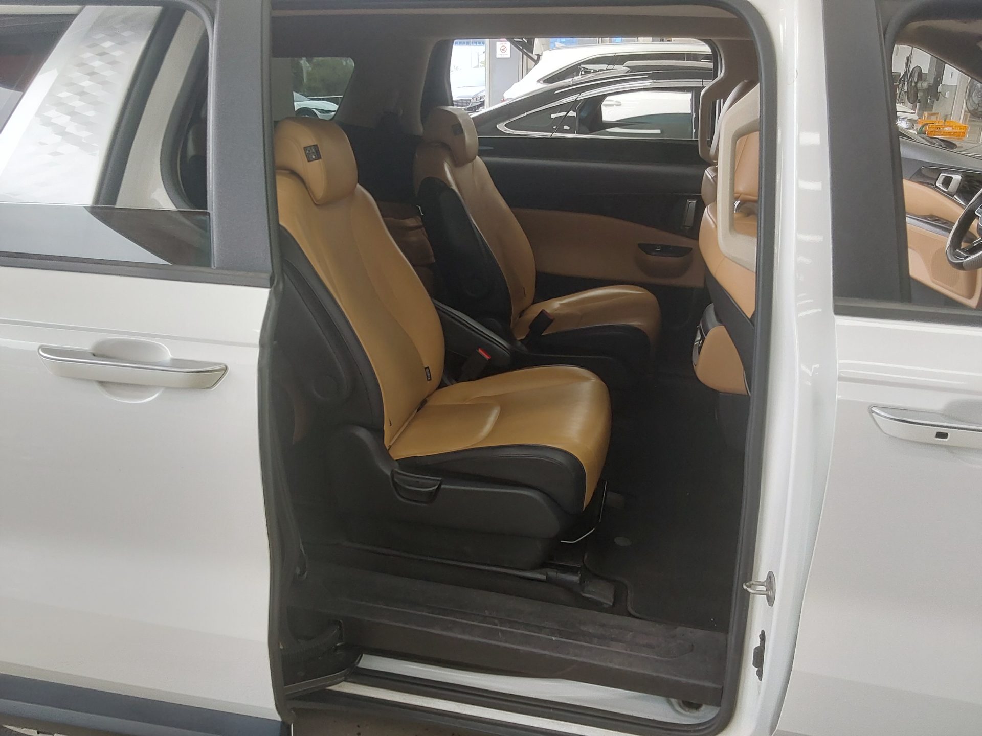 2023 - kia carnival