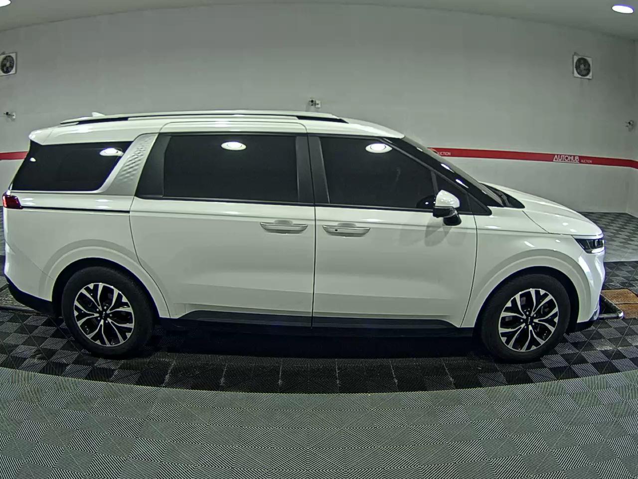 2023 - kia carnival