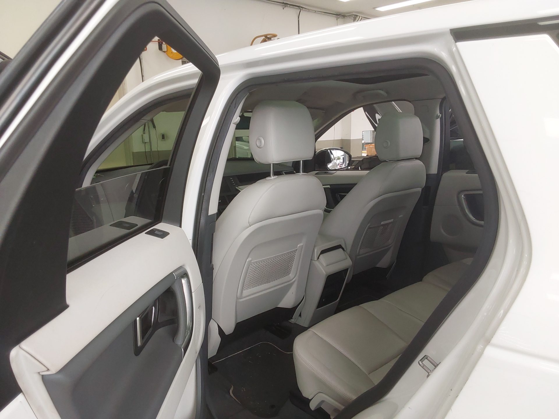 2016 - land rover discovery