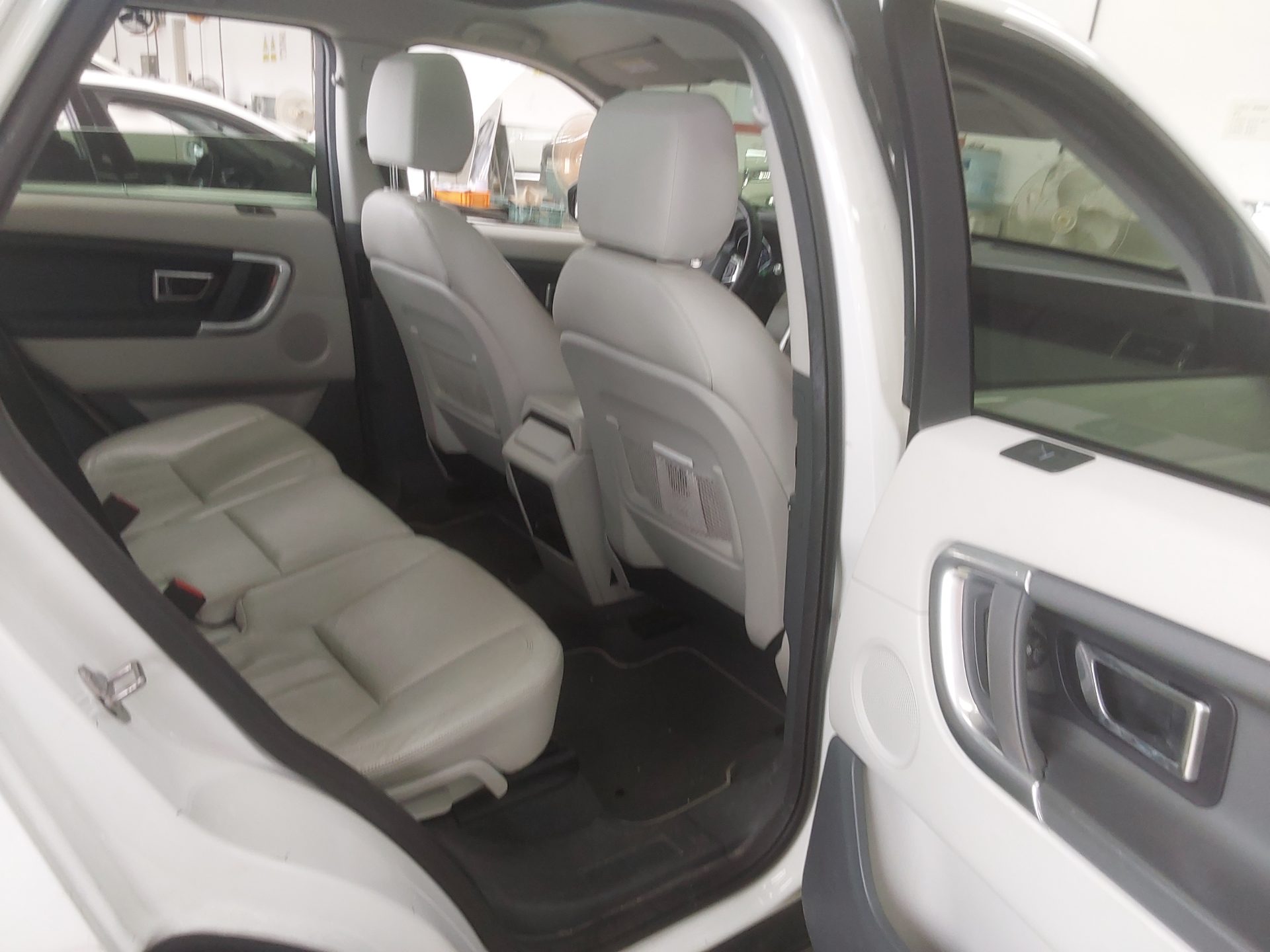2016 - land rover discovery