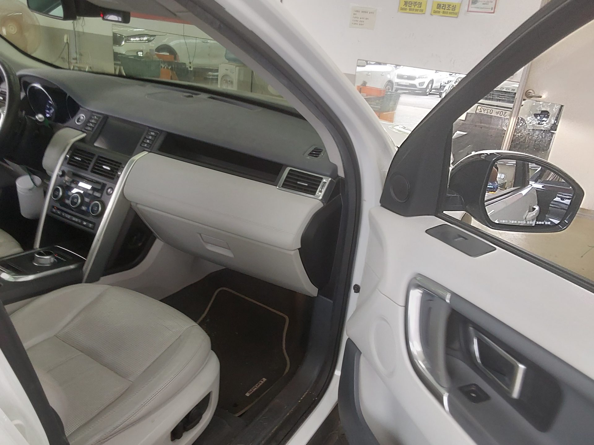 2016 - land rover discovery