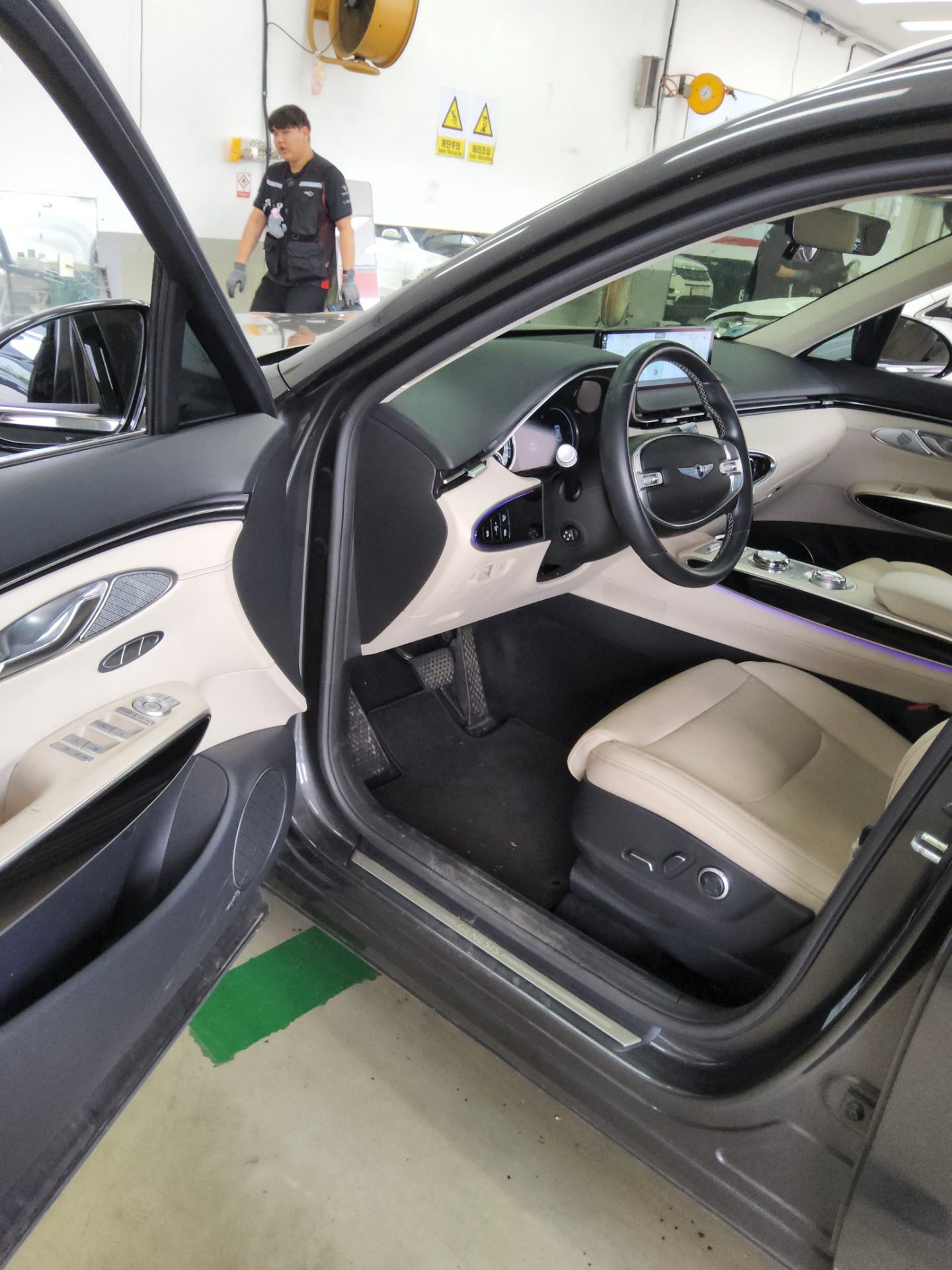 2021 - genesis gv70
