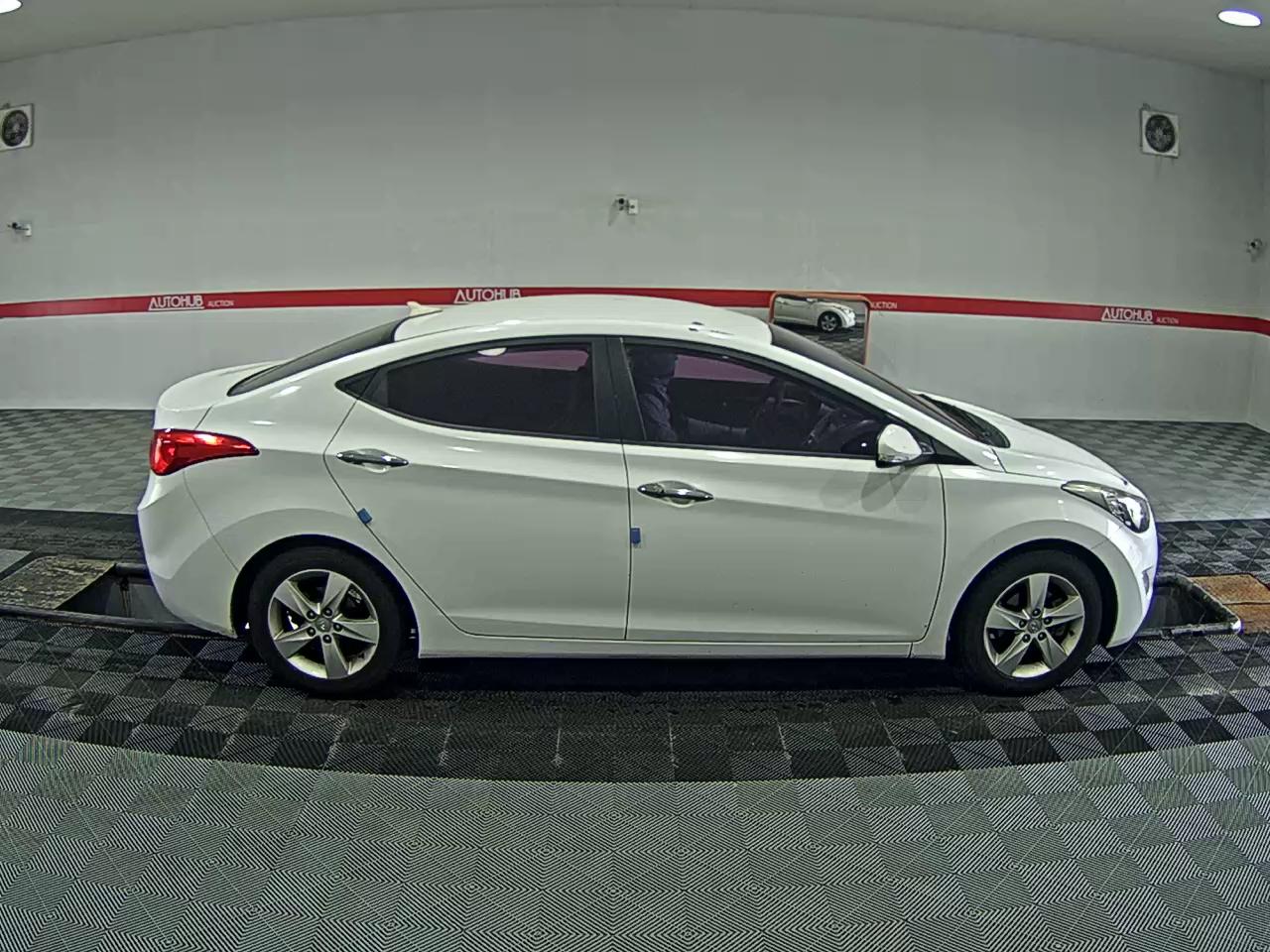 2012 - hyundai avante