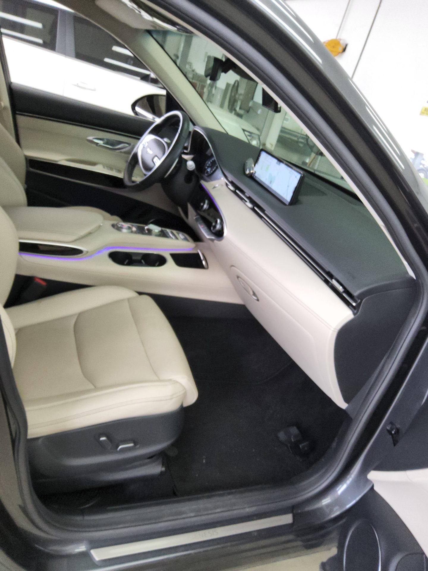 2021 - genesis gv70