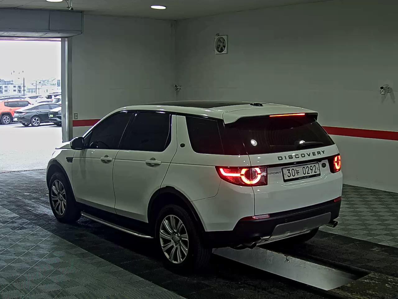 2016 - land rover discovery