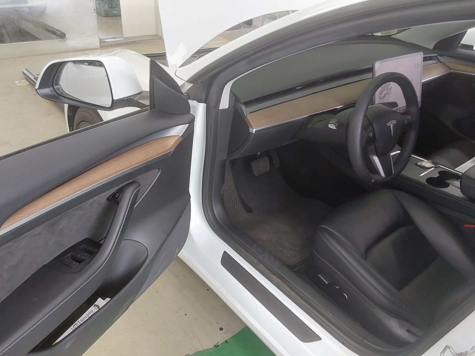 2022 - tesla model 3