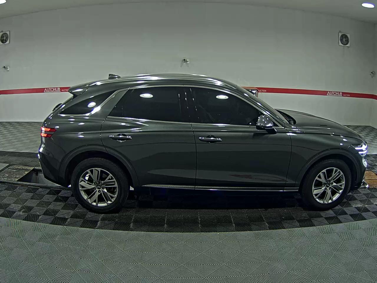 2021 - genesis gv70