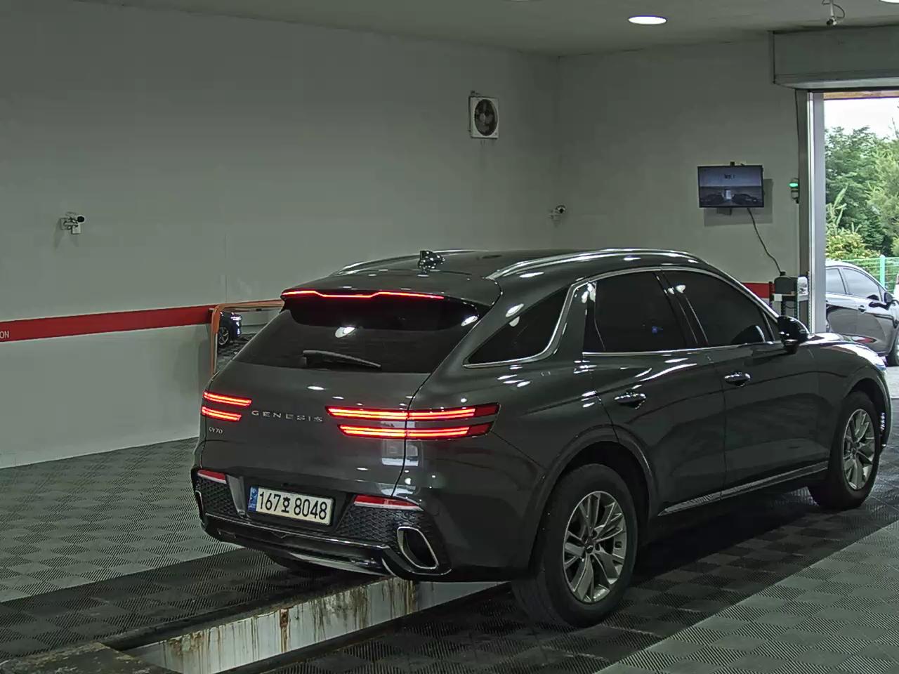 2021 - genesis gv70