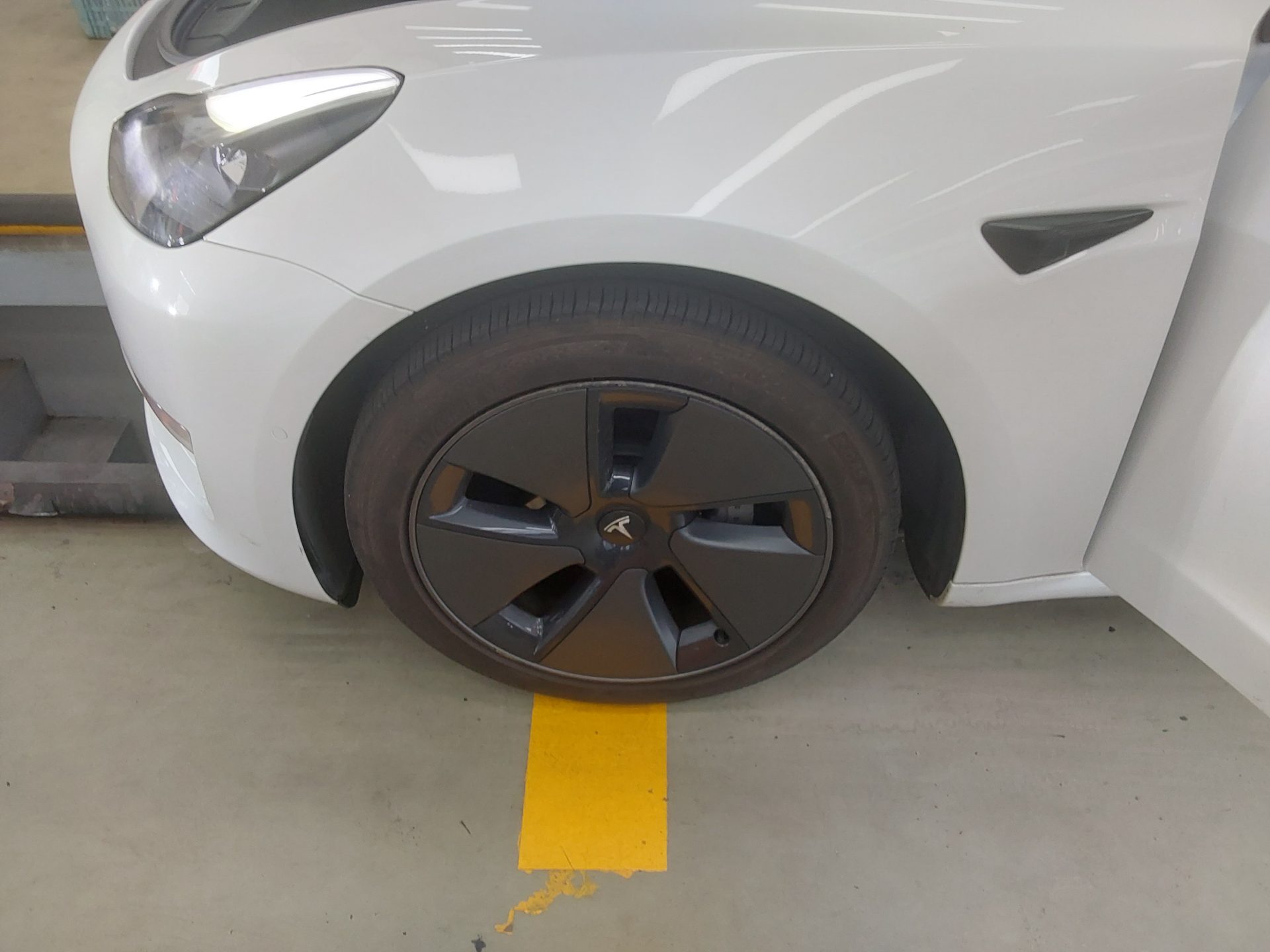 2022 - tesla model 3