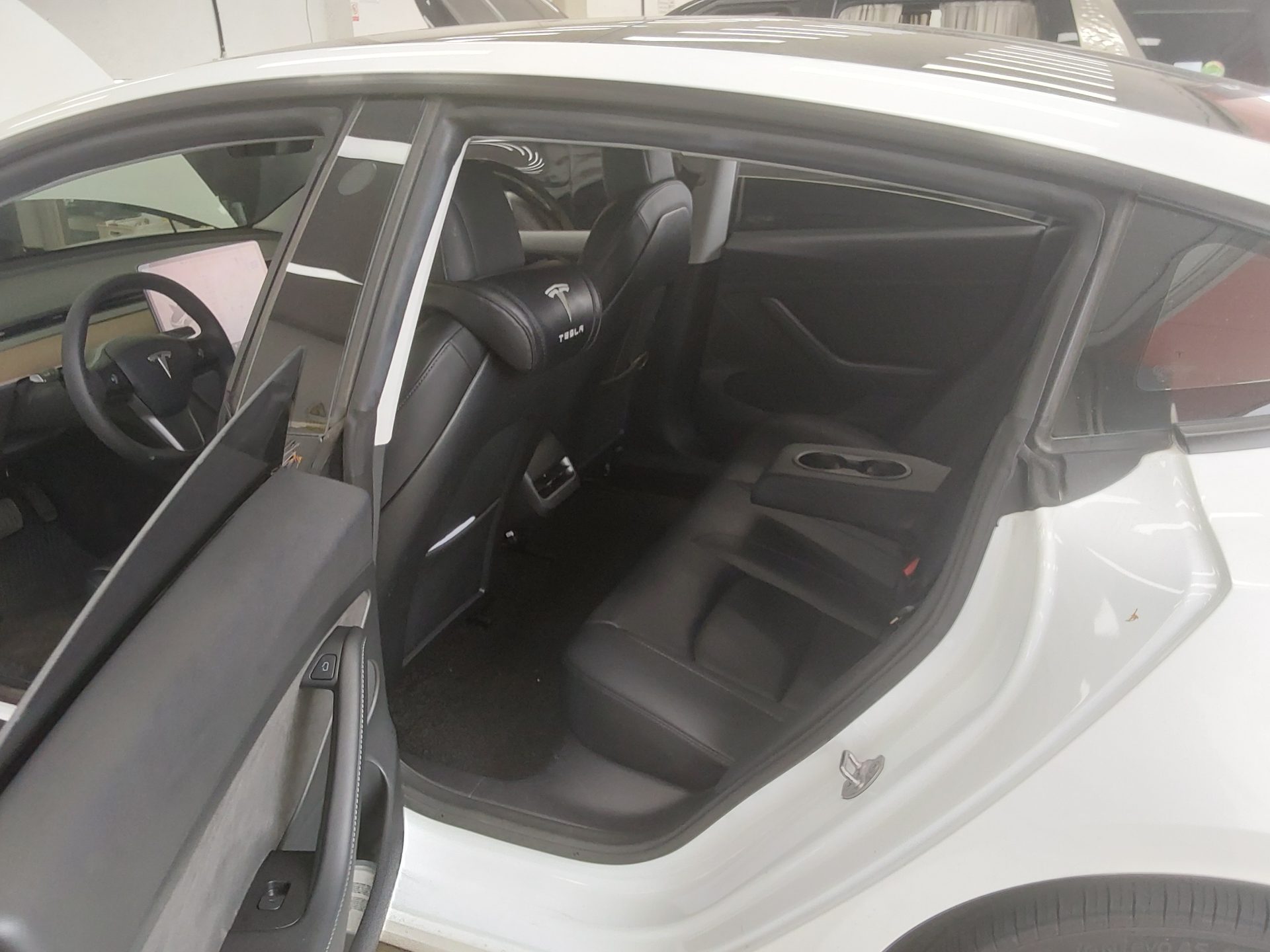 2022 - tesla model 3