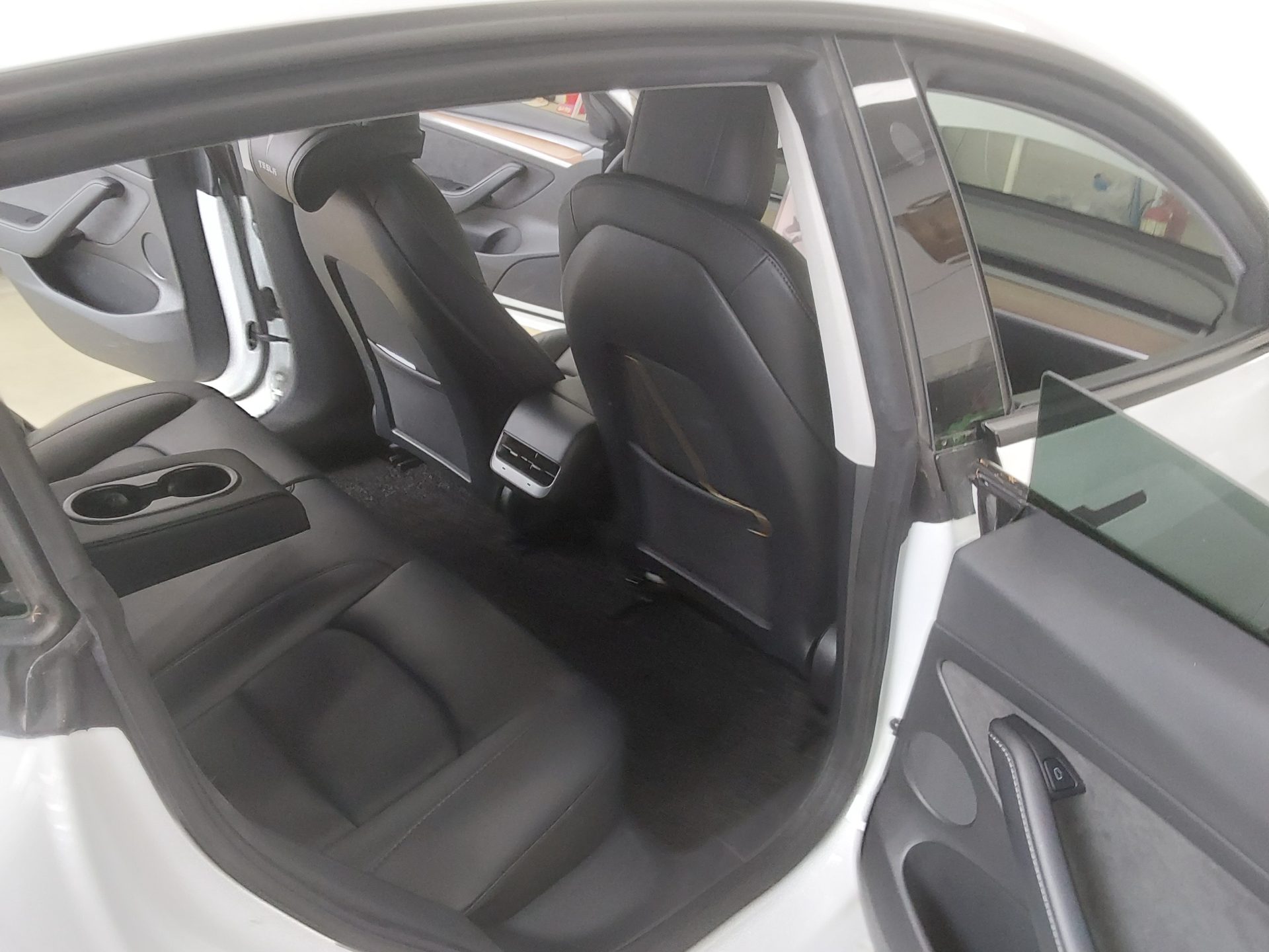 2022 - tesla model 3