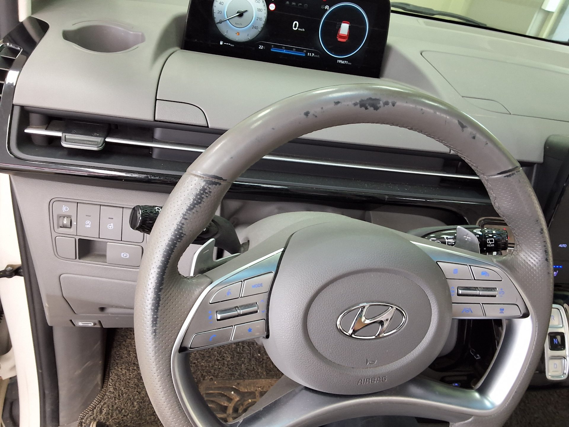2022 - hyundai staria