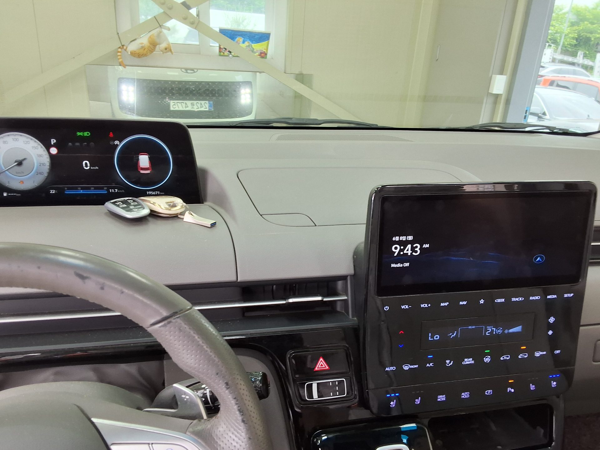 2022 - hyundai staria