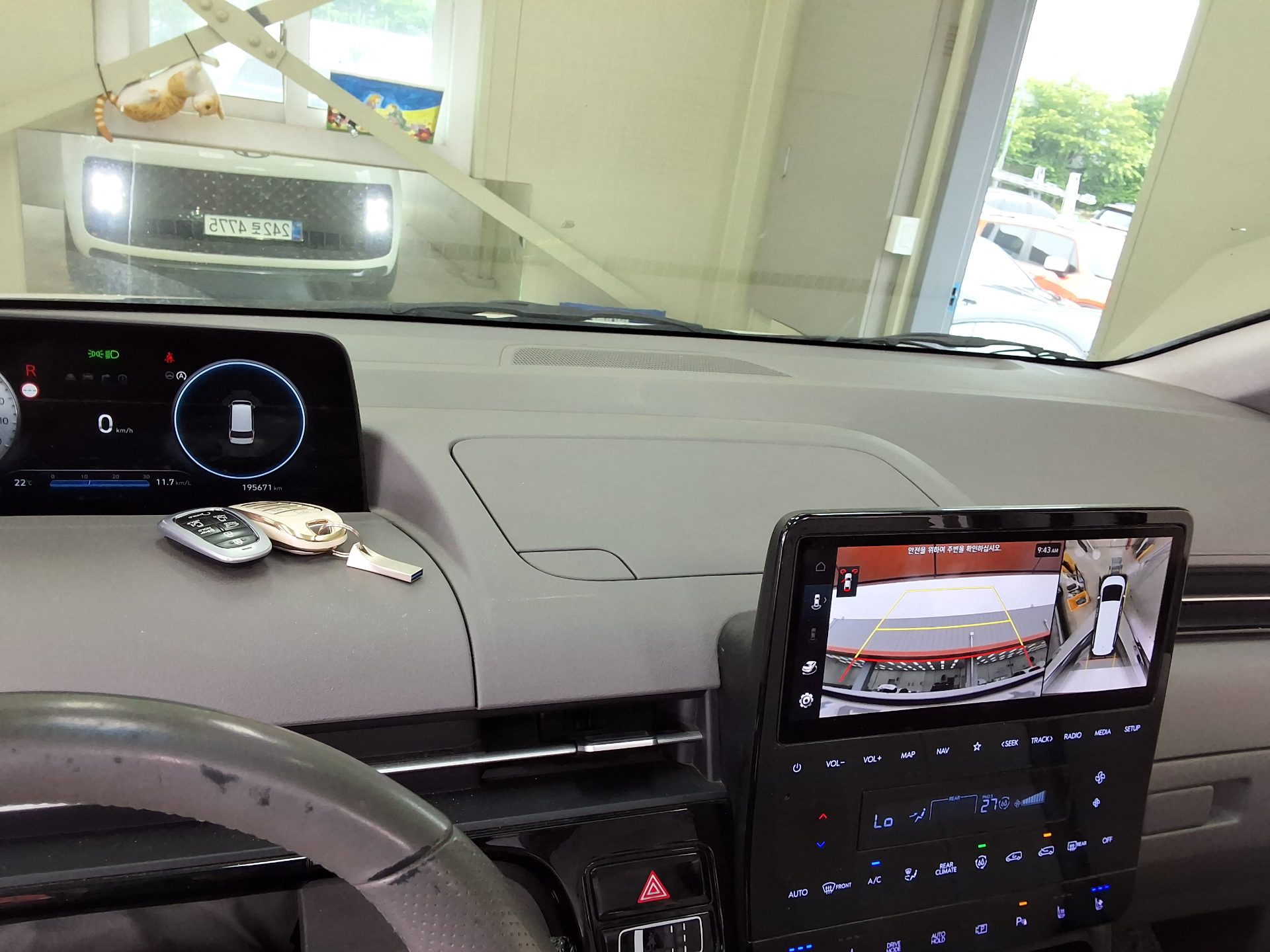 2022 - hyundai staria