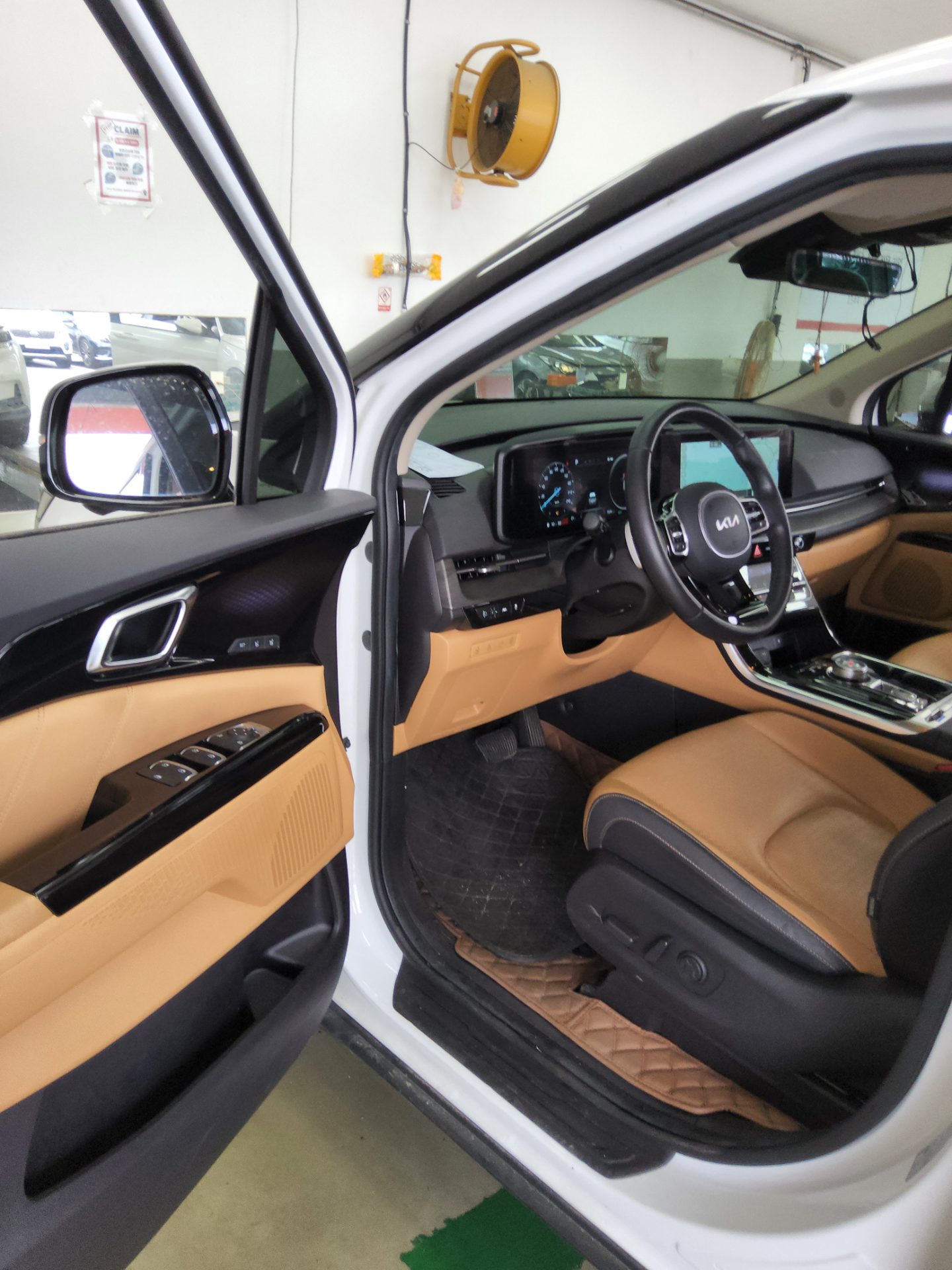 2023 - kia carnival