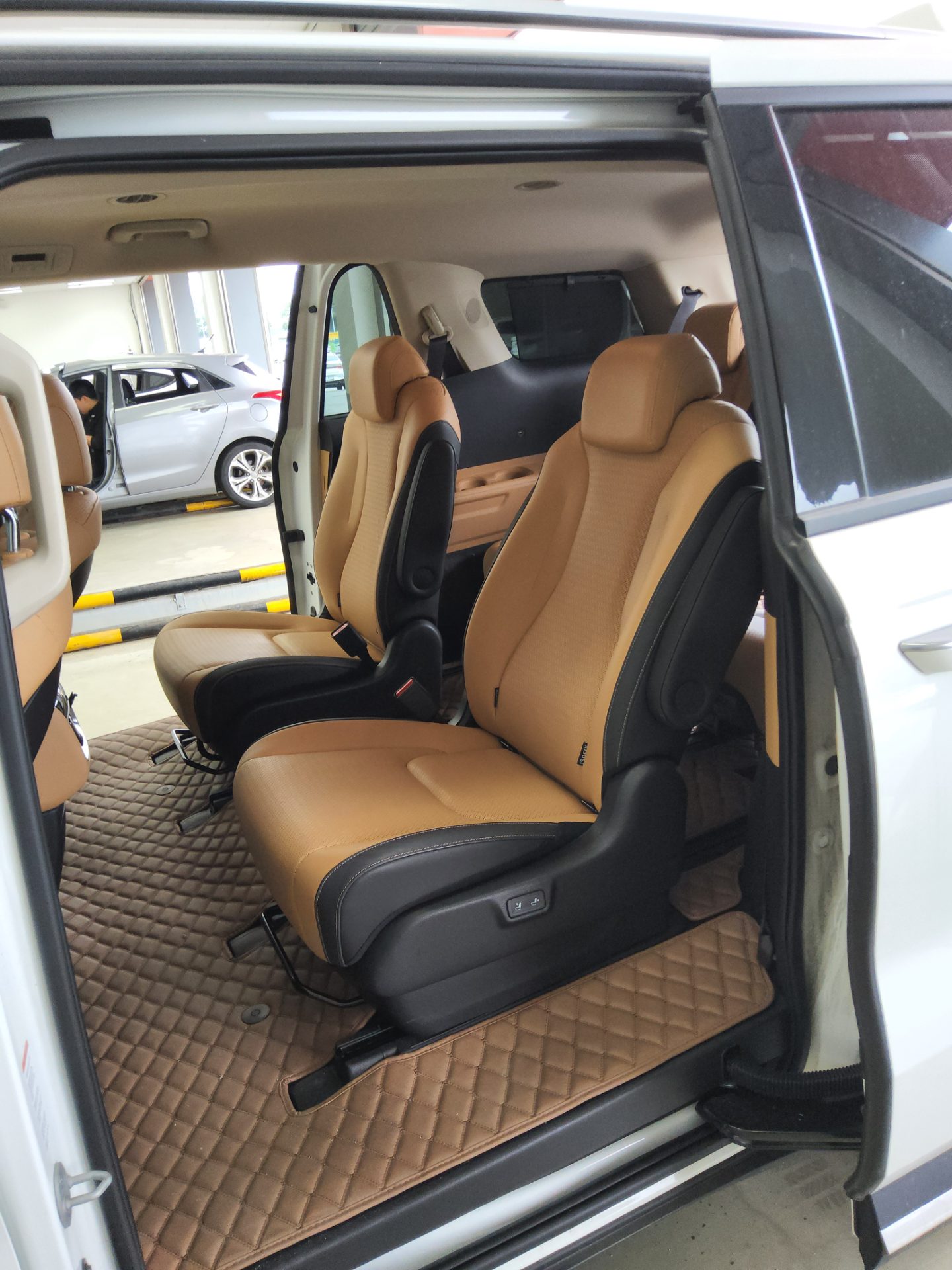 2023 - kia carnival