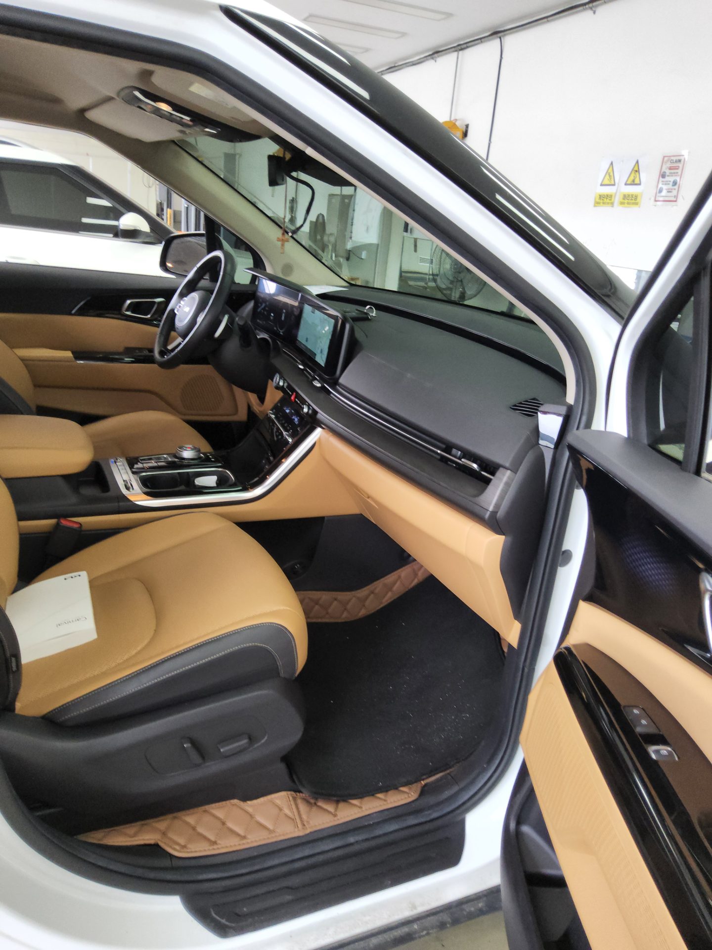 2023 - kia carnival