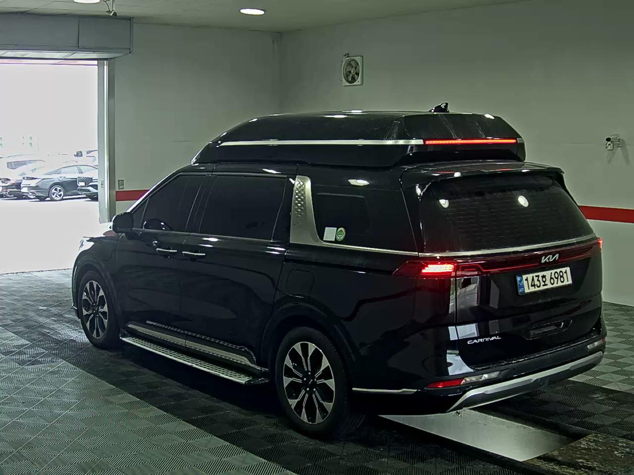 2022 - kia carnival