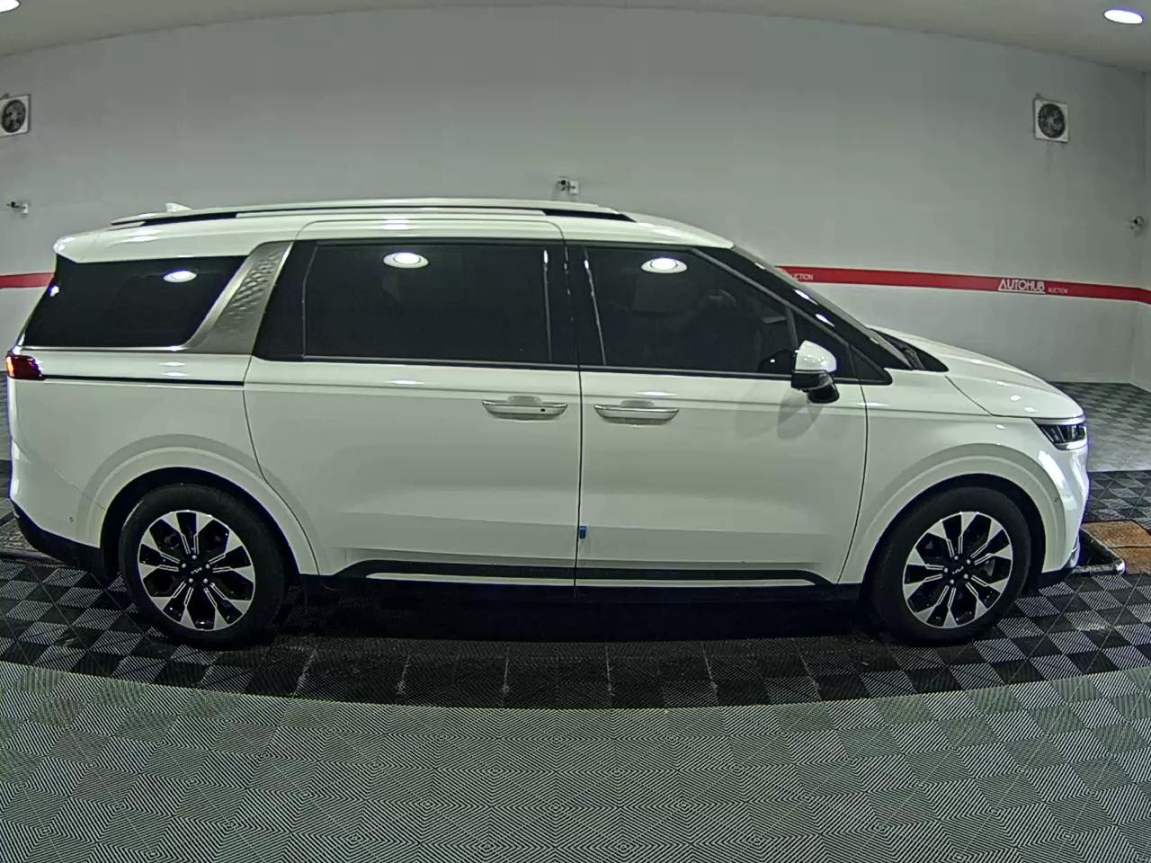 2023 - kia carnival