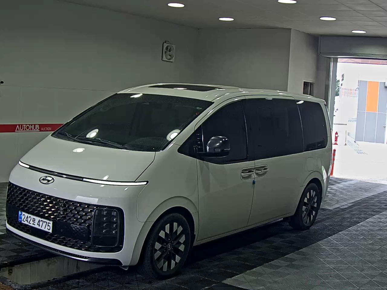 2022 - hyundai staria