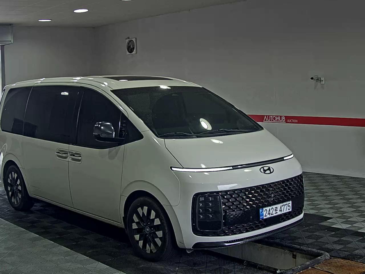 2022 - hyundai staria