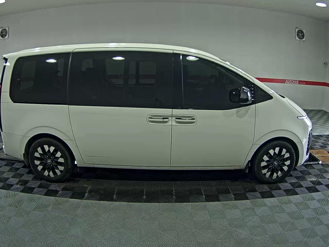 2022 - hyundai staria