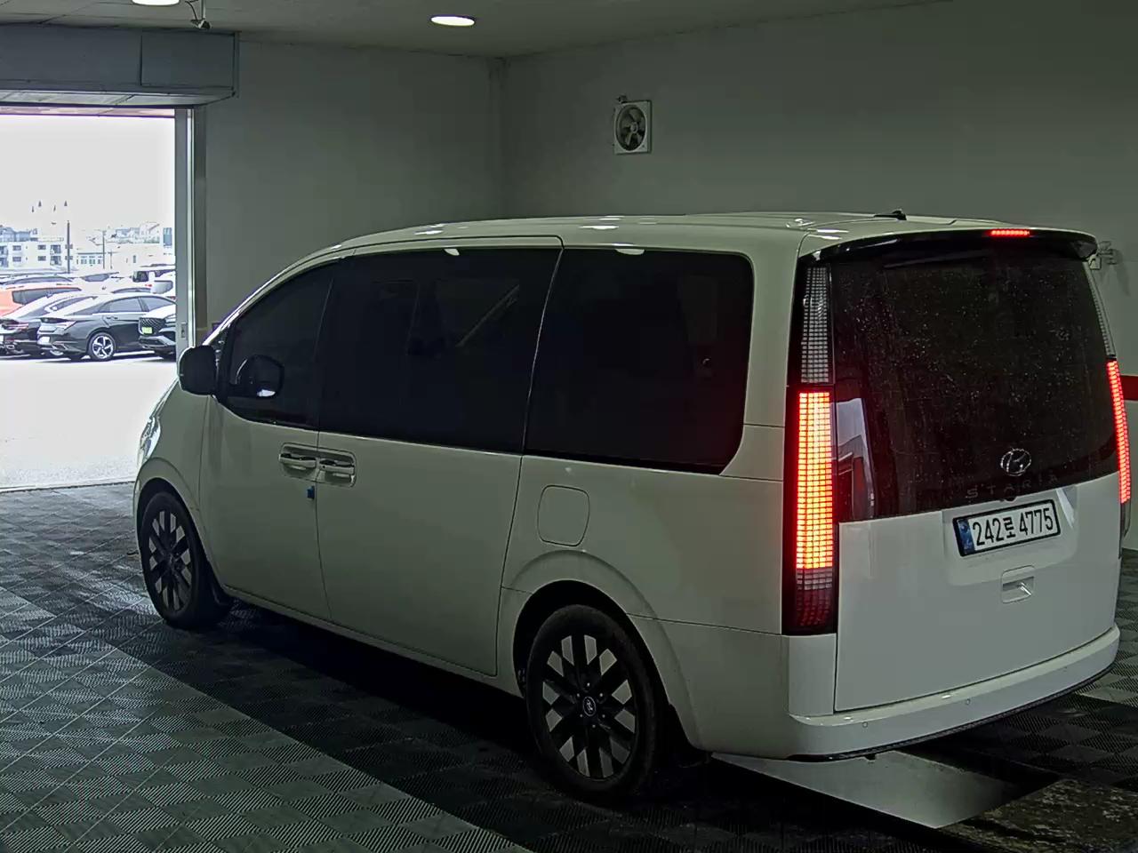 2022 - hyundai staria