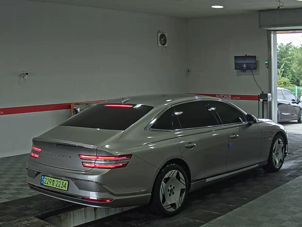 2025 - genesis eg80