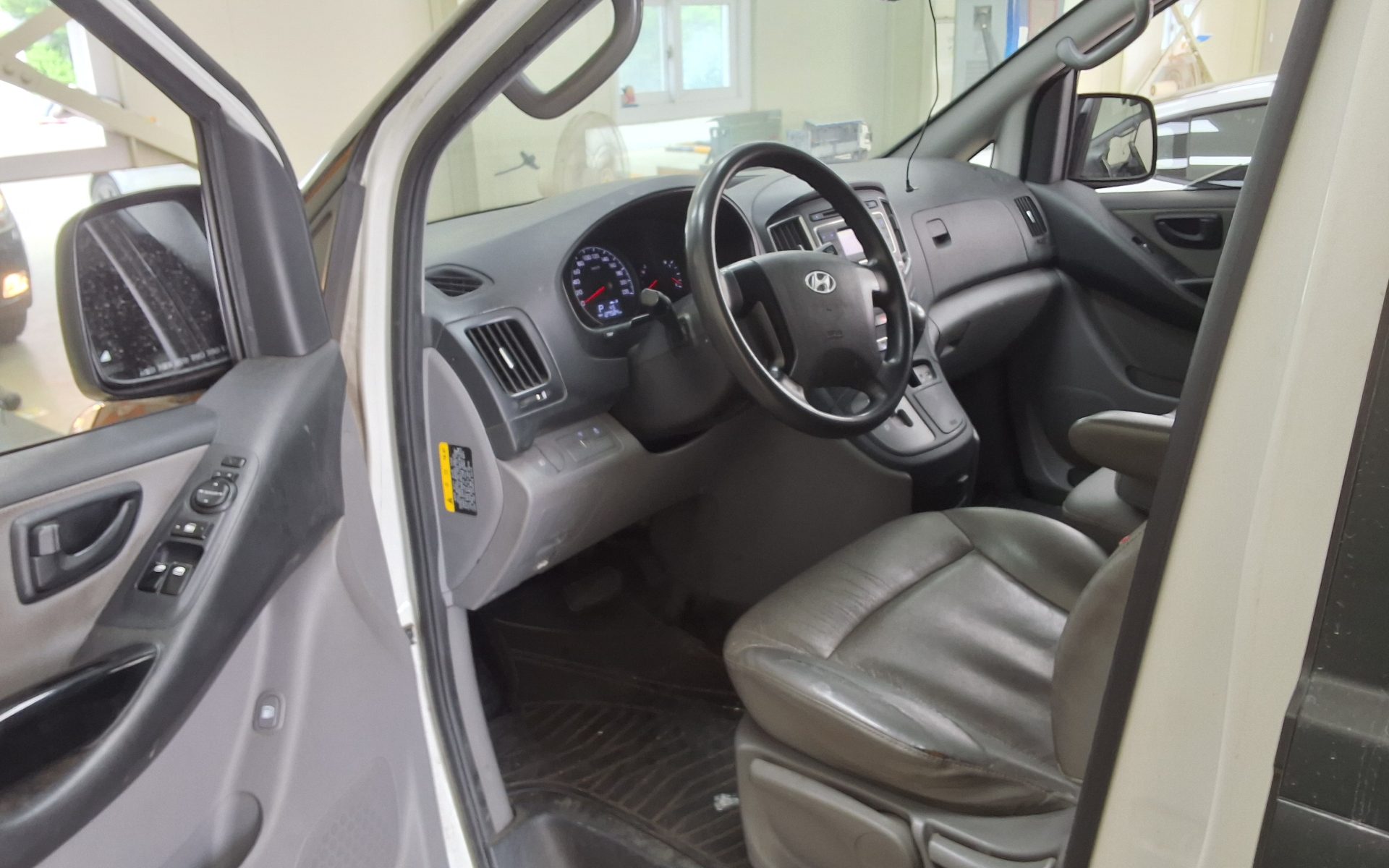 2016 - hyundai grand starex