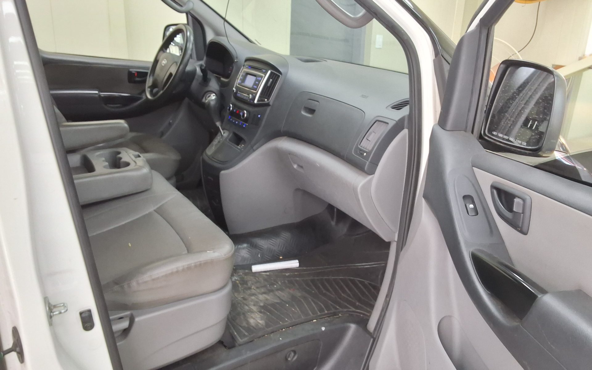 2016 - hyundai grand starex