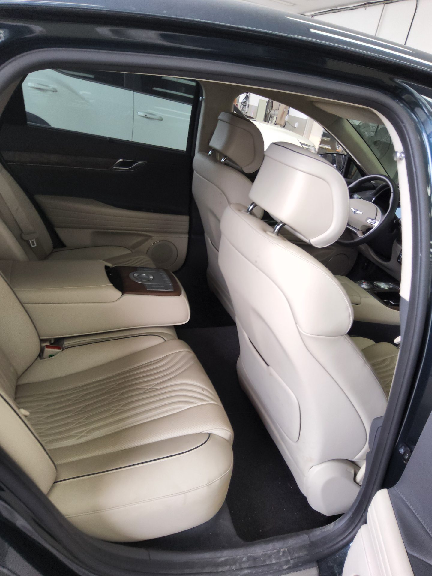 2022 - genesis g80