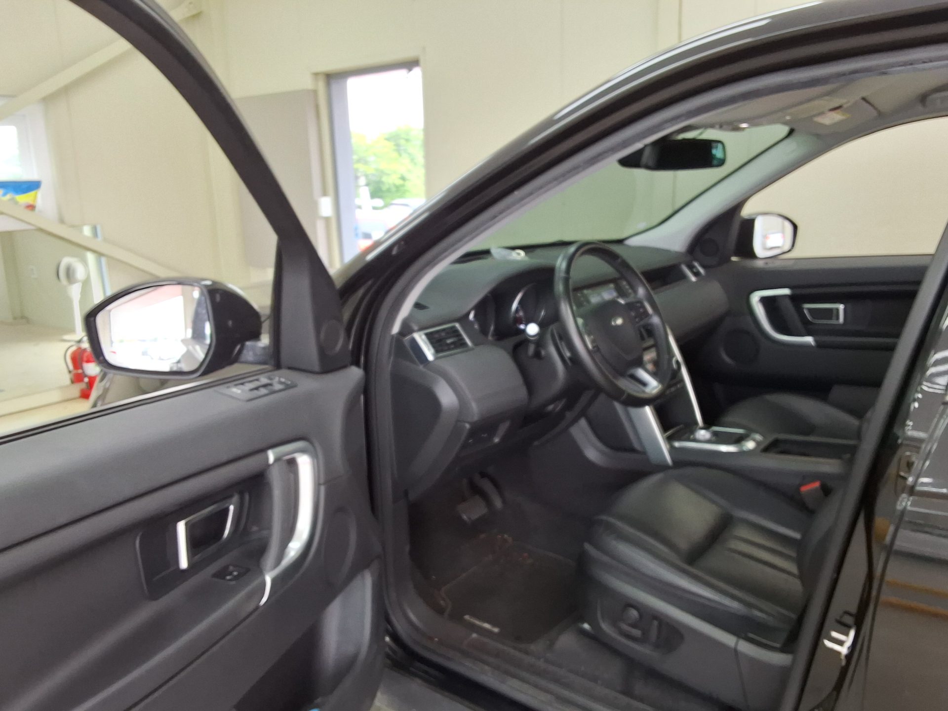 2016 - land rover discovery