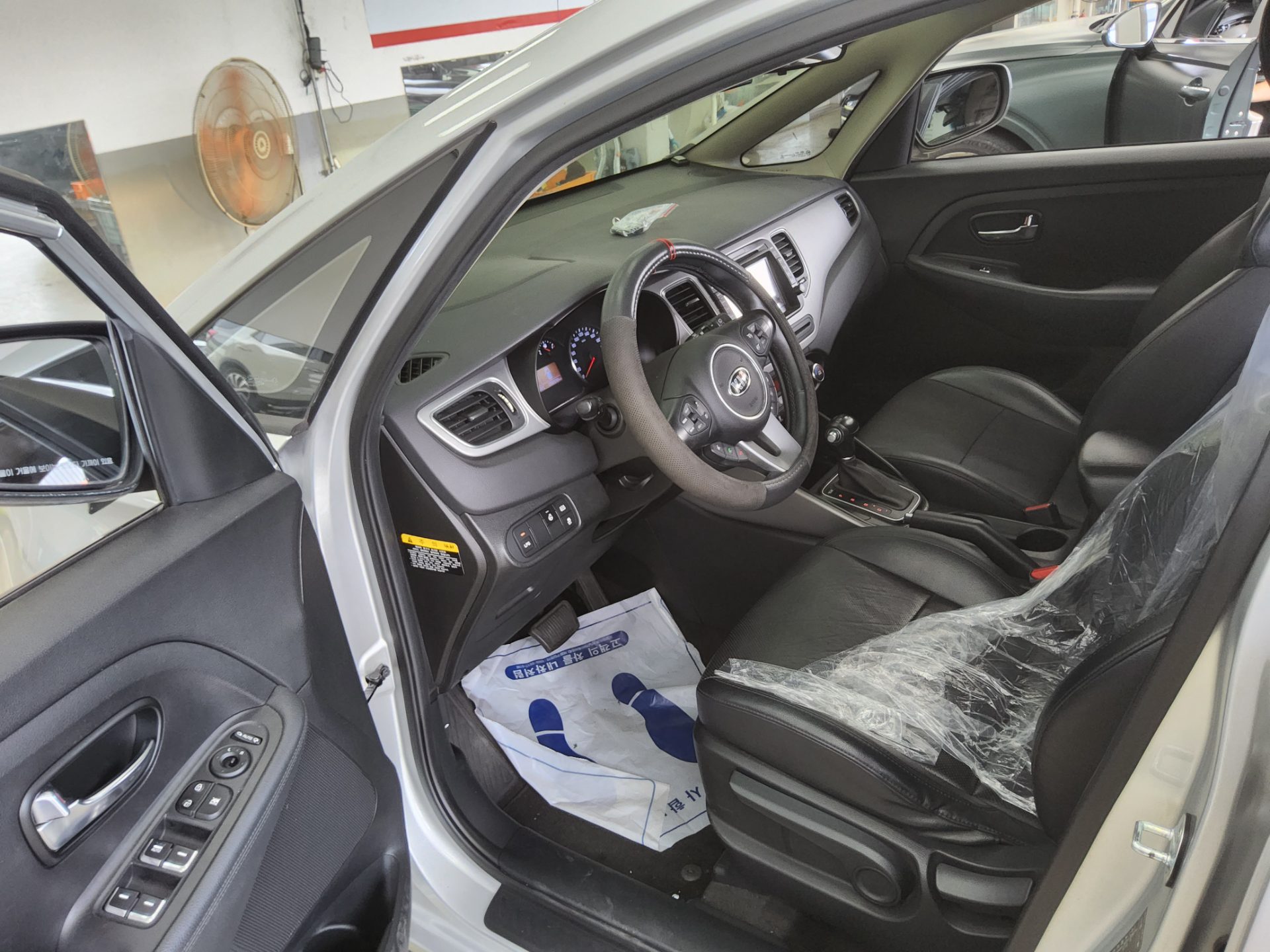 2014 - kia carens
