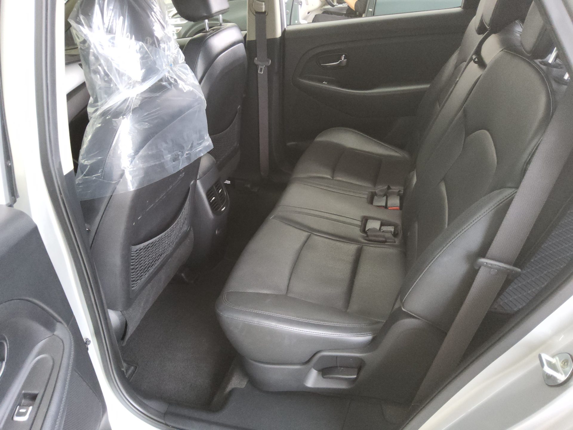 2014 - kia carens