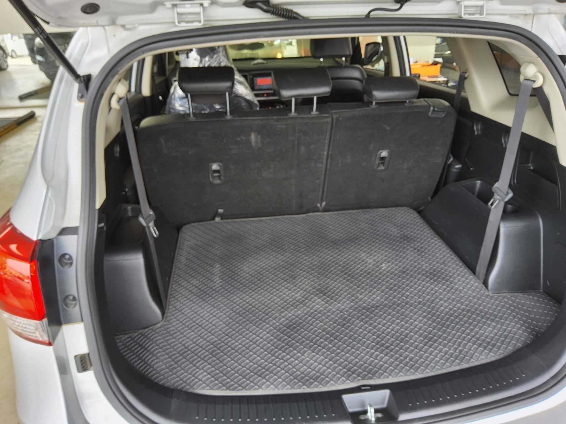 2014 - kia carens