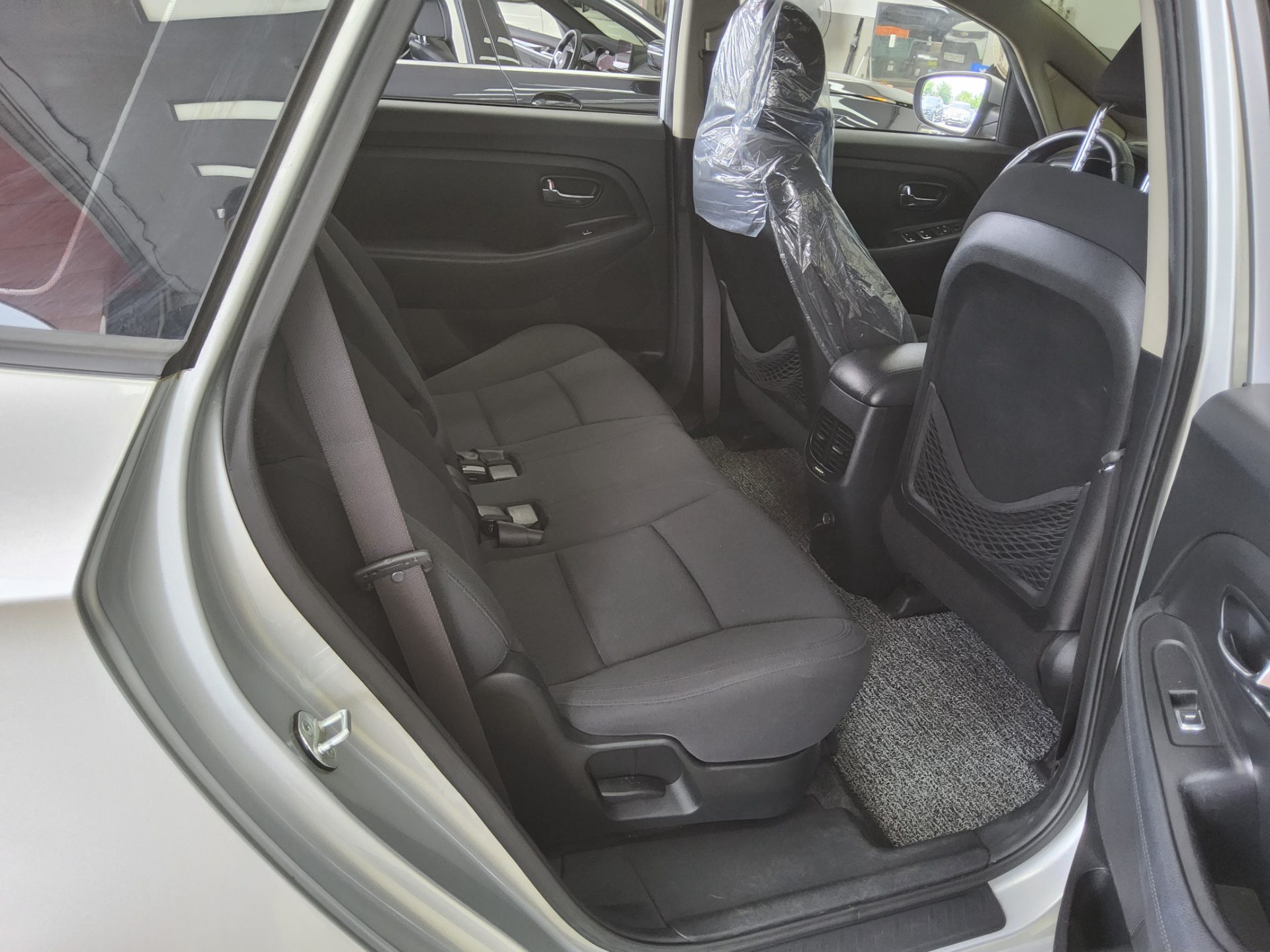 2014 - kia carens