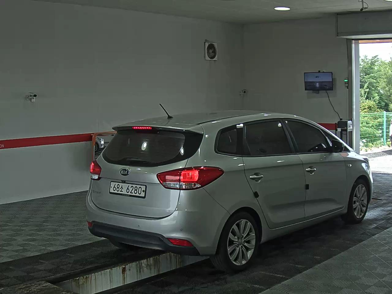 2014 - kia carens