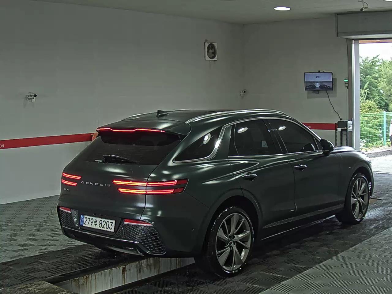 2021 - genesis gv70