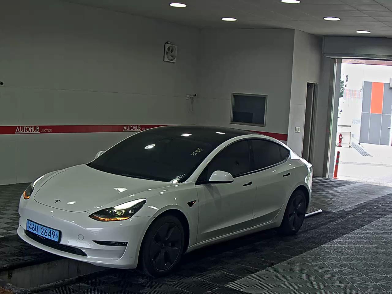 2022 - tesla model 3