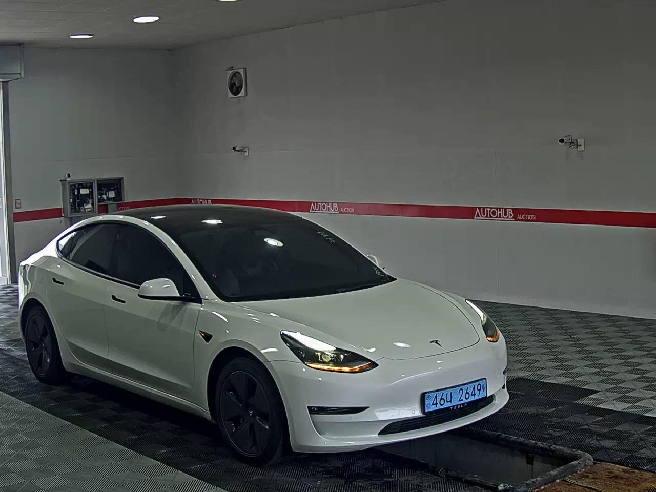 2022 - tesla model 3