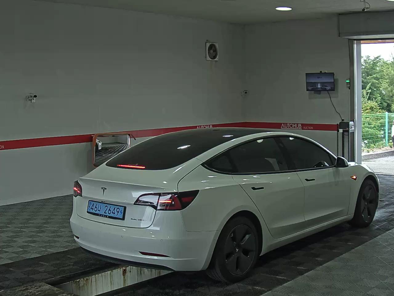 2022 - tesla model 3