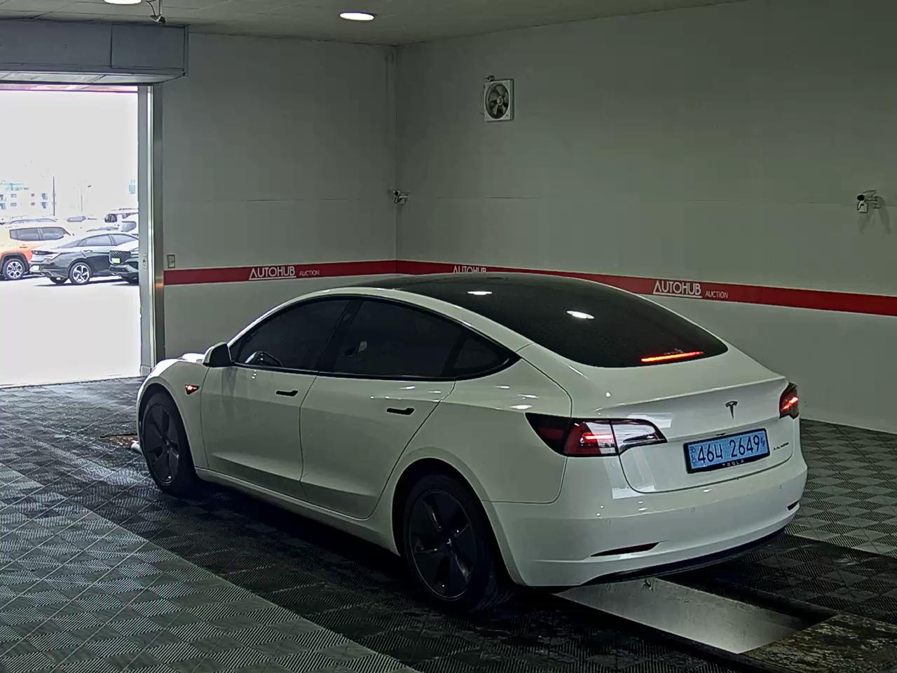 2022 - tesla model 3