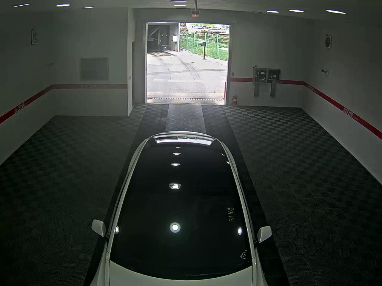 2022 - tesla model 3