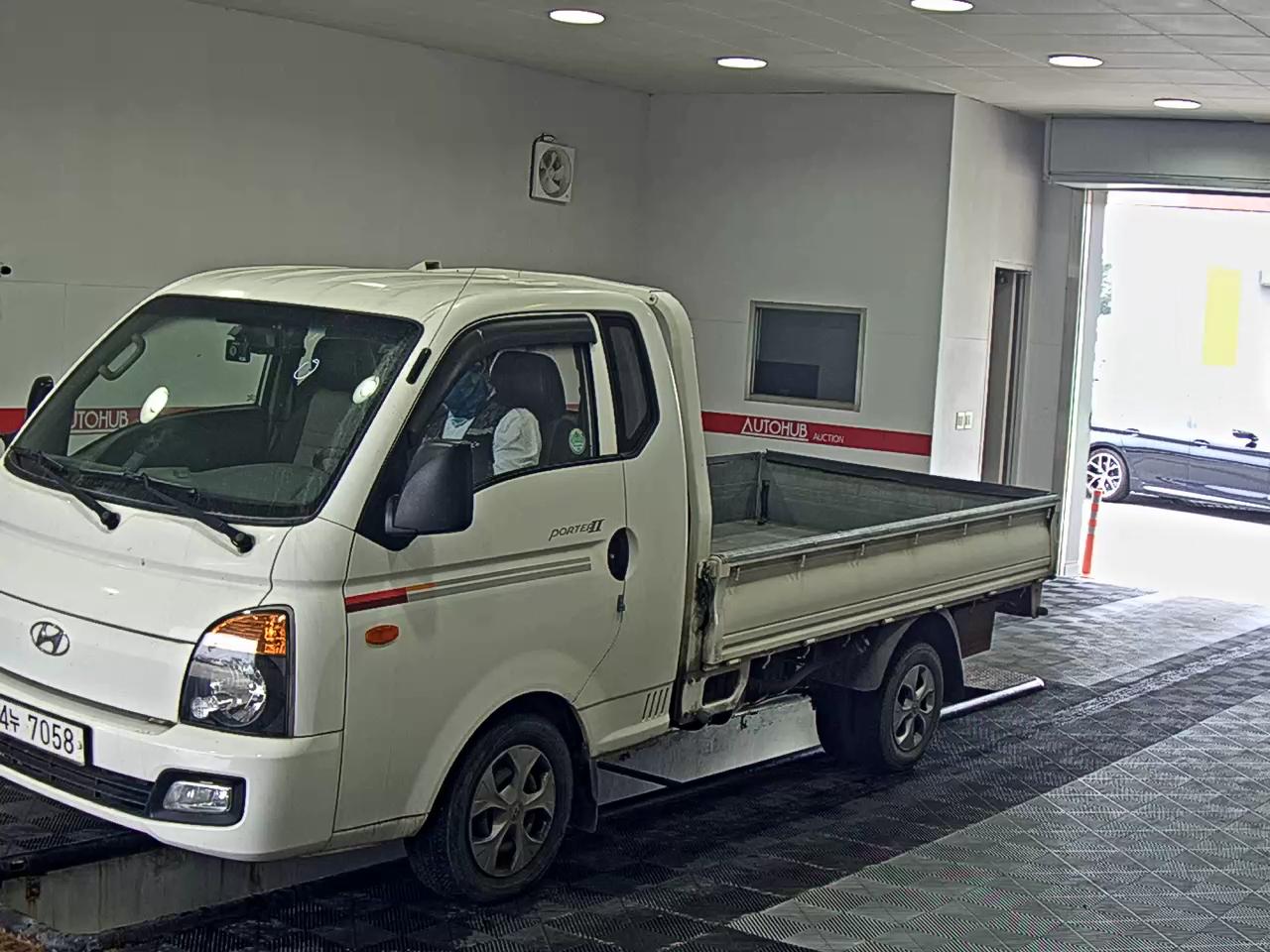 HYUNDAI PORTER II SUPER CAB EXTRA WHEELBASE